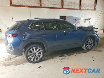 Trzecie zdjęcie samochodu z tyłu: 2026 MAZDA CX-50 PREMIUM VIN:7MMVABDLXTN485144 - miniatura