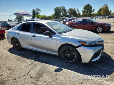 Czwarte zdjęcie samochodu z boku: 2022 TOYOTA CAMRY SE NIGHTSHADE VIN:4T1G11AK5NU029605 - miniatura