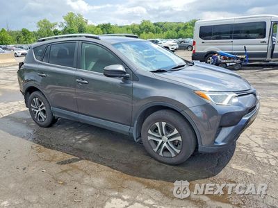 Czwarte zdjęcie samochodu z boku: 2018 TOYOTA RAV4 LE VIN:JTMBFREV2JJ201359 - miniatura