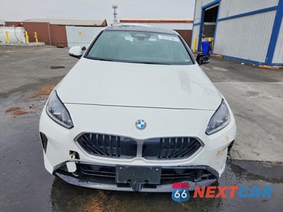 Piąte zdjęcie samochodu w środku: 2025 BMW 228XI VIN:WBA23GG09S7S58586 - miniatura