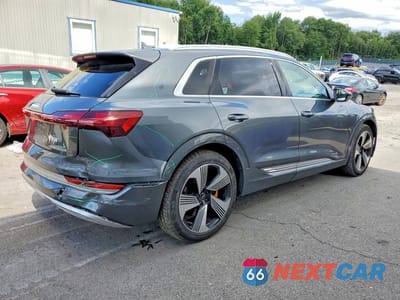 Trzecie zdjęcie samochodu z tyłu: 2019 AUDI E-TRON PRESTIGE VIN:WA1VAAGE6KB007501 - miniatura