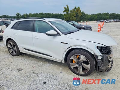 Czwarte zdjęcie samochodu z boku: 2022 AUDI E-TRON PREMIUM PLUS VIN:WA1LAAGE8NB042262 - miniatura