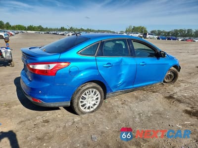 Trzecie zdjęcie samochodu z tyłu: 2013 FORD FOCUS SE VIN:1FADP3F22DL269957 - miniatura