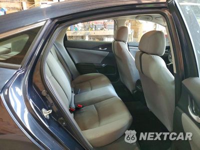 Zdjęcie 10 z 12 samochodu: 2018 HONDA CIVIC LX VIN:2HGFC2F55JH522430 - miniatura