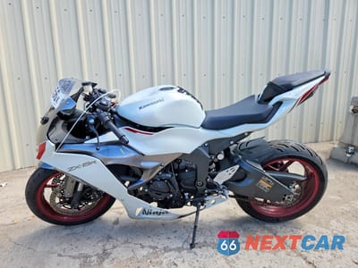 Trzecie zdjęcie samochodu z tyłu: 2025 KAWASAKI ZX636 K VIN:JKBZXJJ12SA029910 - miniatura