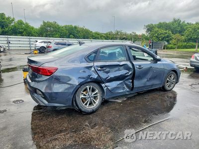 Trzecie zdjęcie samochodu z tyłu: 2023 KIA FORTE LXS VIN:3KPF24AD8PE552876 - miniatura
