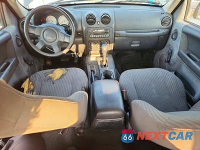 Zdjęcie 8 z 13 samochodu: 2004 JEEP LIBERTY SPORT VIN:1J4GK48K74W107307 - miniatura