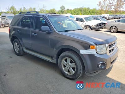Czwarte zdjęcie samochodu z boku: 2009 FORD ESCAPE XLT VIN:1FMCU03G39KC59539 - miniatura