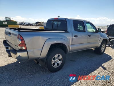 Trzecie zdjęcie samochodu z tyłu: 2015 TOYOTA TACOMA V6 VIN:3TMLU4EN8FM166611 - miniatura