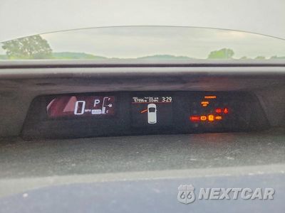 Zdjęcie 9 z 12 samochodu: 2016 TOYOTA PRIUS C TWO VIN:JTDKDTB35G1133377 - miniatura