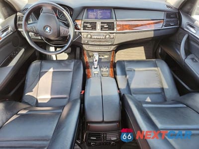 Zdjęcie 8 z 13 samochodu: 2013 BMW X5 XDRIVE50I VIN:5UXZV8C51D0C16672 - miniatura