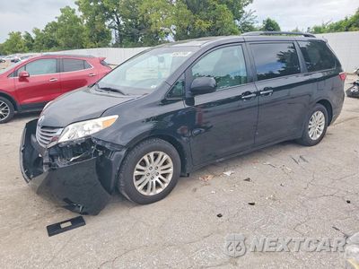 2017 TOYOTA SIENNA XLE 8-PASSENGER 5TDYZ3DC1HS884120 - główne zdjęcie licytacji z USA - miniatura