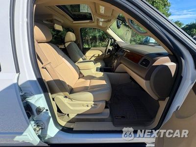 Zdjęcie 9 z 10 samochodu: 2012 CHEVROLET SUBURBAN K1500 LT VIN:1GNSKJE70CR204318 - miniatura