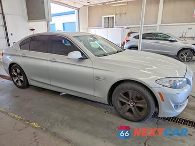 Czwarte zdjęcie samochodu z boku: 2012 BMW 528 XI VIN:WBAXH5C50CDW06422 - miniatura