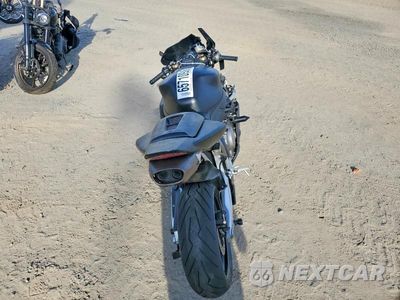 Zdjęcie 6 z 9 samochodu: 2004 HONDA CBR1000 RR VIN:JH2SC57144M000259 - miniatura