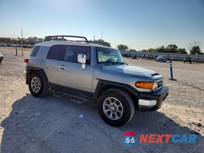 Czwarte zdjęcie samochodu z boku: 2011 TOYOTA FJ CRUISER BASE VIN:JTEZU4BFXBK011496 - miniatura