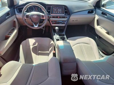Zdjęcie 8 z 12 samochodu: 2019 HYUNDAI SONATA SE VIN:5NPE24AF0KH769520 - miniatura