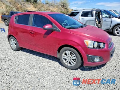 Czwarte zdjęcie samochodu z boku: 2014 CHEVROLET SONIC LT VIN:1G1JC6SB3E4119988 - miniatura