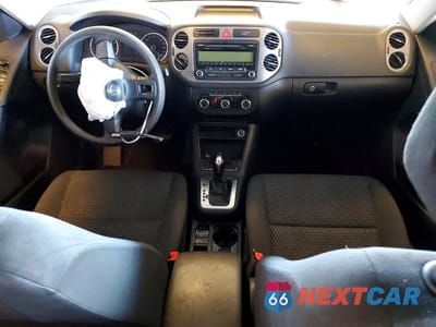 Zdjęcie 8 z 13 samochodu: 2011 VOLKSWAGEN TIGUAN S VIN:WVGAV7AX0BW529728 - miniatura