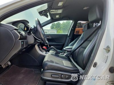 Zdjęcie 7 z 12 samochodu: 2016 HONDA ACCORD SPORT VIN:1HGCR2F66GA173845 - miniatura