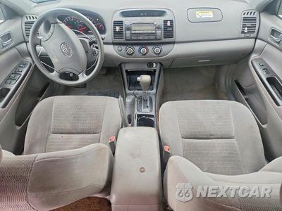 Zdjęcie 8 z 12 samochodu: 2005 TOYOTA CAMRY STANDARD VIN:4T1BE32K65U020906 - miniatura