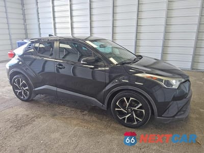 Czwarte zdjęcie samochodu z boku: 2018 TOYOTA C-HR XLE VIN:NMTKHMBX9JR055370 - miniatura