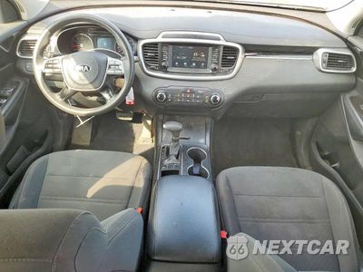 Zdjęcie 8 z 13 samochodu: 2019 KIA SORENTO LX VIN:5XYPG4A38KG556306 - miniatura