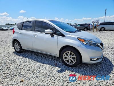 Czwarte zdjęcie samochodu z boku: 2017 NISSAN VERSA NOTE SV VIN:3N1CE2CP8HL354904 - miniatura