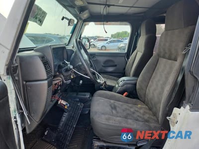 Zdjęcie 8 z 13 samochodu: 2005 JEEP WRANGLER X VIN:1J4FA39S15P358777 - miniatura