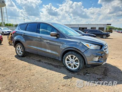 Czwarte zdjęcie samochodu z boku: 2019 FORD ESCAPE SE VIN:1FMCU9GD9KUB17694 - miniatura