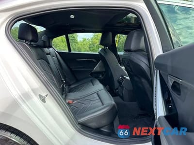 Piąte zdjęcie samochodu w środku: 2027 BMW 530 XI VIN:WBA53FJ07VCY10095 - miniatura