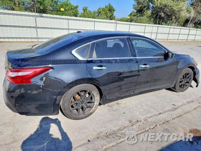 Trzecie zdjęcie samochodu z tyłu: 2018 NISSAN ALTIMA 2.5 SV VIN:1N4AL3AP7JC271815 - miniatura