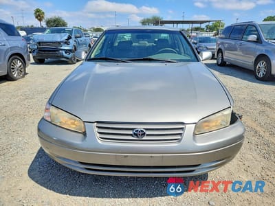 Piąte zdjęcie samochodu w środku: 1999 TOYOTA CAMRY XLE V6 VIN:JT2BF28K4X0200360 - miniatura