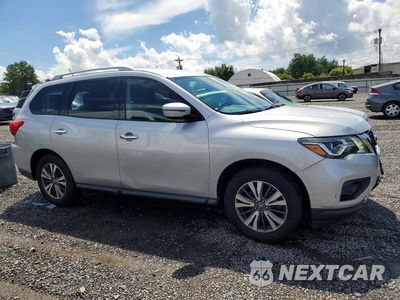 Czwarte zdjęcie samochodu z boku: 2017 NISSAN PATHFINDER SV VIN:5N1DR2MM2HC691487 - miniatura