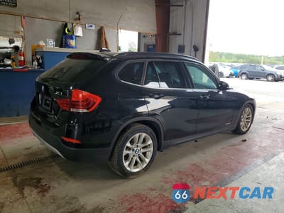 Trzecie zdjęcie samochodu z tyłu: 2015 BMW X1 XDRIVE28I VIN:WBAVL1C56FVY28265 - miniatura