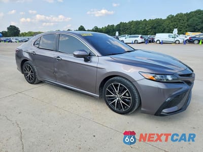 Czwarte zdjęcie samochodu z boku: 2021 TOYOTA CAMRY SE VIN:4T1G11AK4MU436295 - miniatura