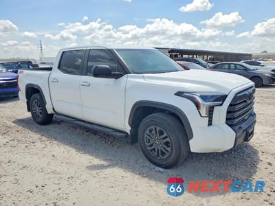 Czwarte zdjęcie samochodu z boku: 2025 TOYOTA TUNDRA SR5 VIN:5TFLA5AB6SX041623 - miniatura