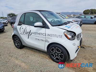 Czwarte zdjęcie samochodu z boku: 2019 SMART FORTWO VIN:WMEFJ9BA9KK367442 - miniatura
