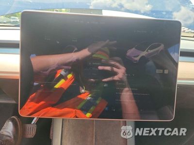Zdjęcie 9 z 12 samochodu: 2025 TESLA MODEL Y VIN:7SAYGAEE0SF260642 - miniatura