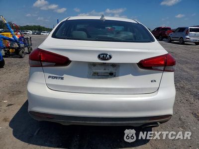 Zdjęcie 6 z 12 samochodu: 2017 KIA FORTE EX VIN:3KPFL4A82HE005703 - miniatura