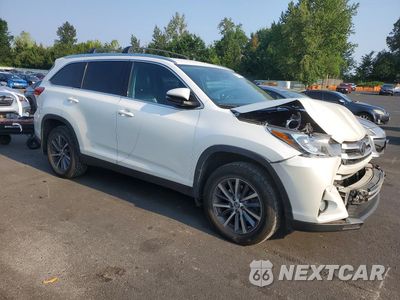 Czwarte zdjęcie samochodu z boku: 2019 TOYOTA HIGHLANDER XLE VIN:5TDJZRFH0KS574206 - miniatura