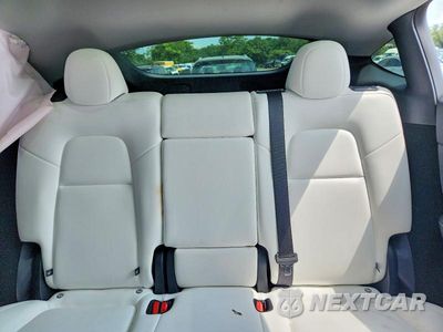 Zdjęcie 10 z 13 samochodu: 2025 TESLA MODEL Y VIN:7SAYGDEE1SA342300 - miniatura