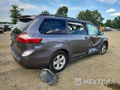 Trzecie zdjęcie samochodu z tyłu: 2018 TOYOTA SIENNA LE VIN:5TDKZ3DC2JS944949 - miniatura