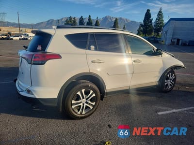 Trzecie zdjęcie samochodu z tyłu: 2018 TOYOTA RAV4 LE VIN:JTMZFREVXJJ750936 - miniatura
