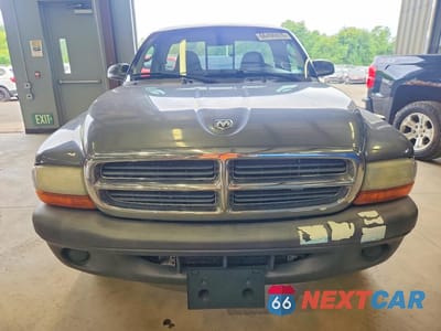 Piąte zdjęcie samochodu w środku: 2004 DODGE DAKOTA SXT VIN:1D7FL16K44S533484 - miniatura