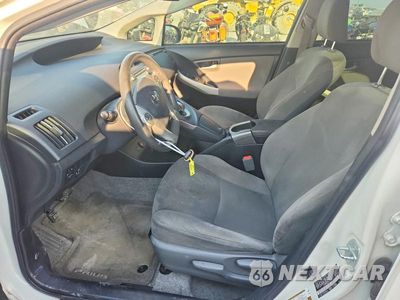 Zdjęcie 7 z 12 samochodu: 2015 TOYOTA PRIUS TWO VIN:JTDKN3DU4F0482859 - miniatura