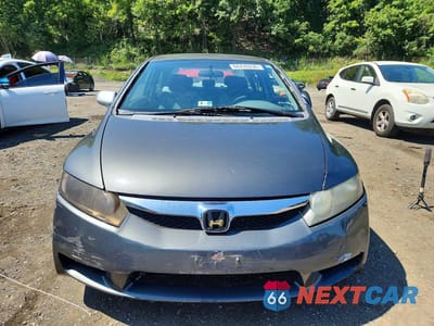 Piąte zdjęcie samochodu w środku: 2010 HONDA CIVIC LX VIN:2HGFA1F58AH304515 - miniatura