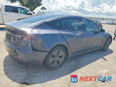 Trzecie zdjęcie samochodu z tyłu: 2022 TESLA MODEL 3 VIN:5YJ3E1EA4NF191243 - miniatura