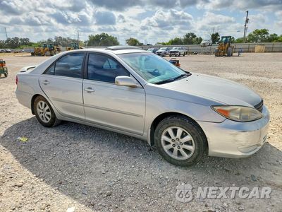 Czwarte zdjęcie samochodu z boku: 2002 TOYOTA CAMRY XLE V6 VIN:4T1BF30K22U012748 - miniatura