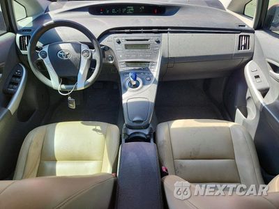 Zdjęcie 8 z 12 samochodu: 2011 TOYOTA PRIUS THREE VIN:JTDKN3DU9B5345851 - miniatura